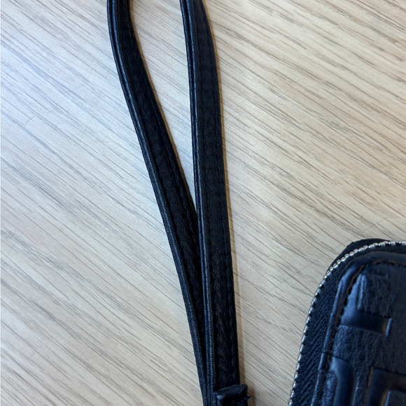 Steve Madden Black Embossed Logo Wristlet Wallet NWOT - Picture 4 of 12